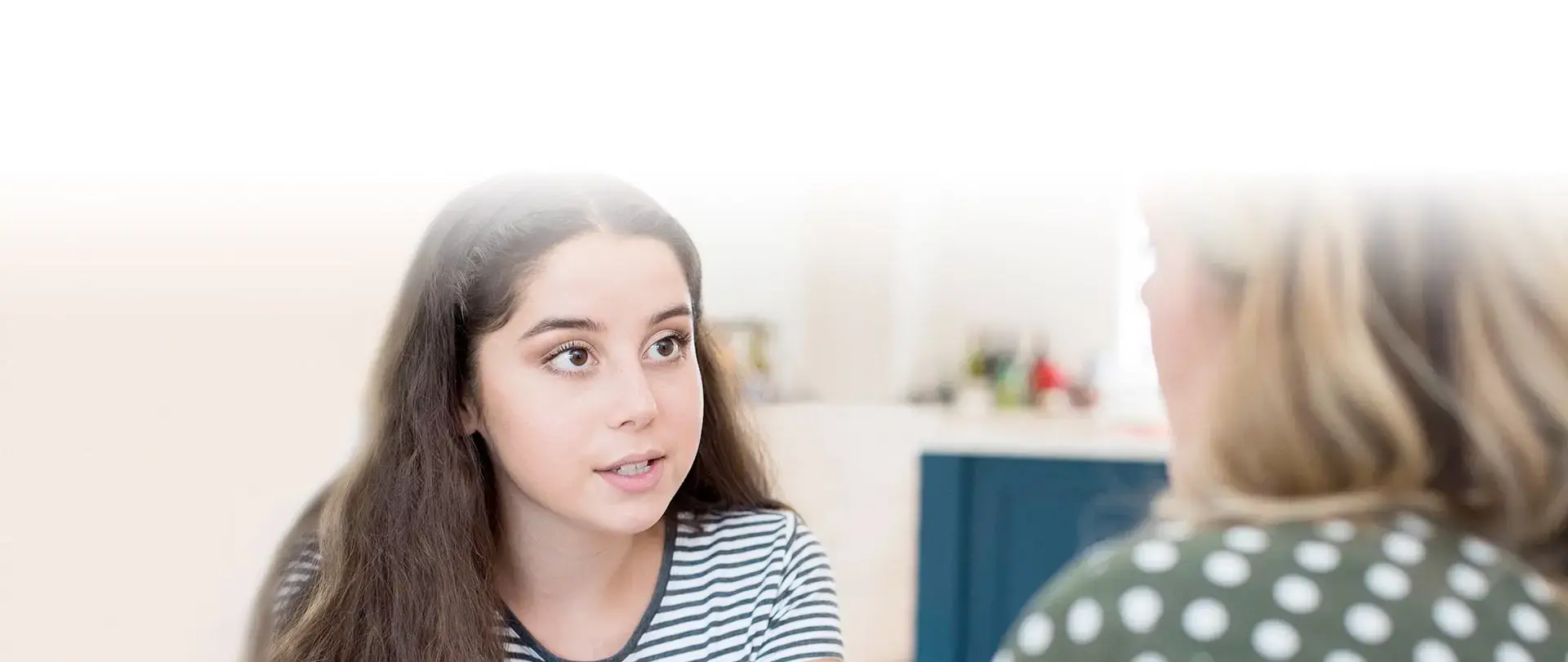 Cannabisprävention: Empfehlungen für Eltern Hintergrundgrafik im Kopfbereich