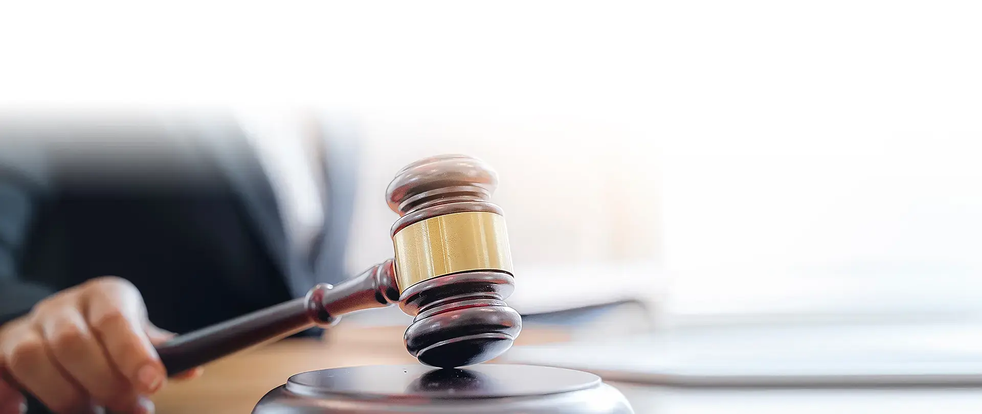 Cannabisprävention: Kinder- und Jugendschutzaspekte im Cannabisgesetz Hintergrundgrafik im Kopfbereich