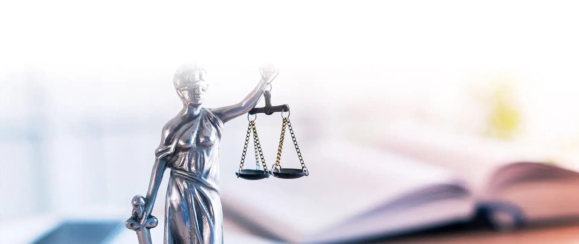 Cannabisprävention: Warum für Jugendliche der Cannabiskonsum verboten ... Hintergrundgrafik im Kopfbereich