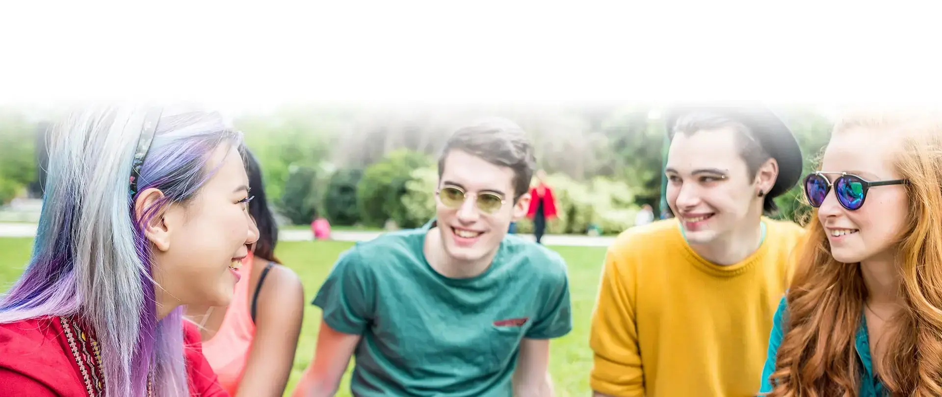 Fragen und Antworten zum Thema Cannabis Hintergrundgrafik im Kopfbereich